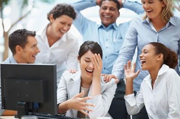 <img alt="Online Learning people laughing computer"src=https://topyx.com/wp-content/uploads/2015/06/Online-Learning.jpg"/>