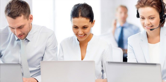 <img alt="engage LMS online training employees looking laptop "src="https://topyx.com/wp-content/uploads/2016/11/engage1.jpg"/>