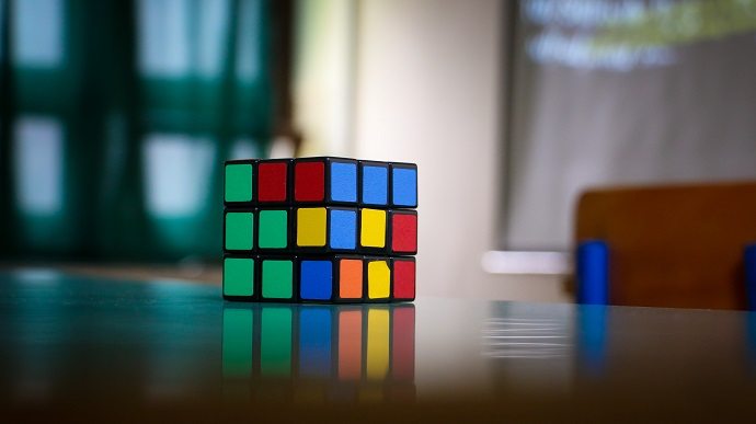 <img alt="gaming in corporate training rubics cube"src="https://topyx.com/wp-content/uploads/2016/10/gaming-in-corporate-training-blog-header.jpg"/>