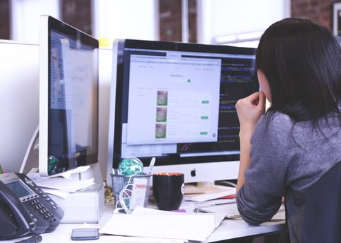 woman on computer using elearning lms